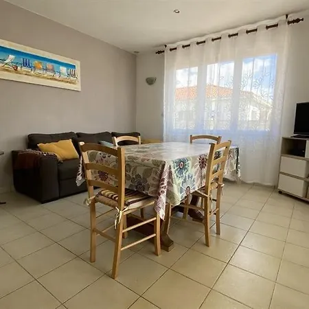 Villa Maison A Deux Pas Du Port De ! Spo000-558