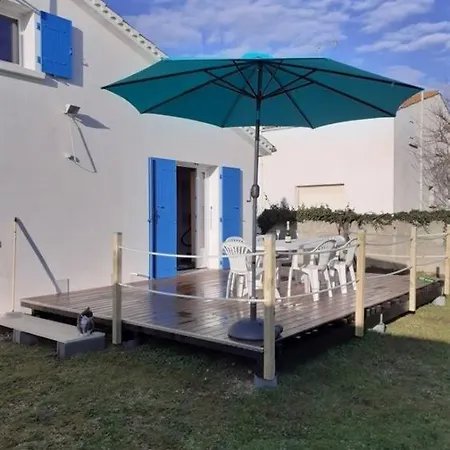 Maison A Deux Pas Du Port De ! Spo000-558